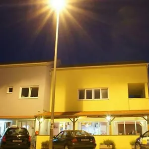 Urnebes Gostinjska kuća